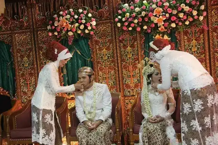Pernikahan Adat Sunda Huap Lingkung