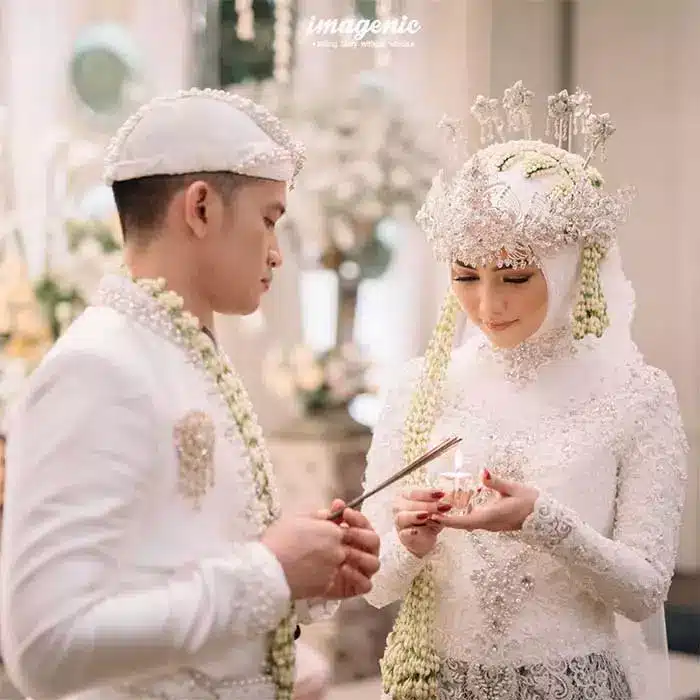 Pernikahan Adat Sunda Meuleum Harupat
