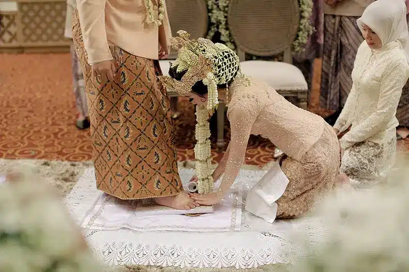 Pernikahan Adat Sunda Nincak Endog